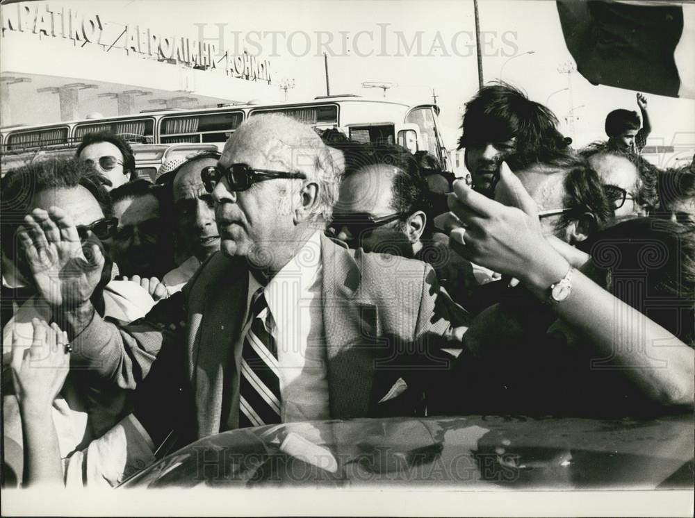 Press Photo John Zighdis Greece Exile Leader Arriving Athens - Historic Images