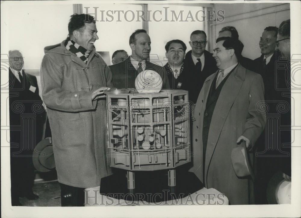 1956 Press Photo Georgi Malenkov Visits Harwell Atomic Research Station Dido - Historic Images