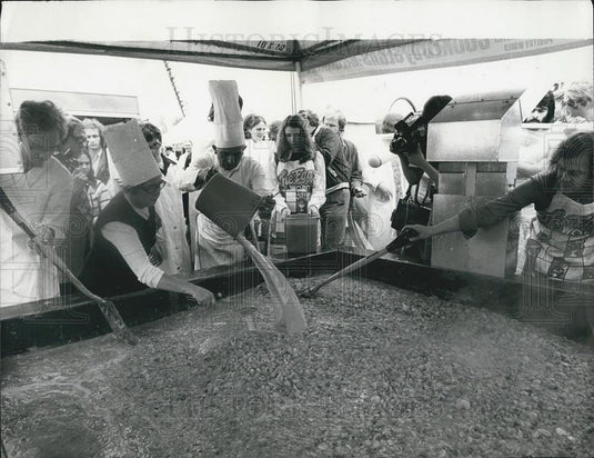 1973 Press Photo The World's Biggest Omelette - Historic Images
