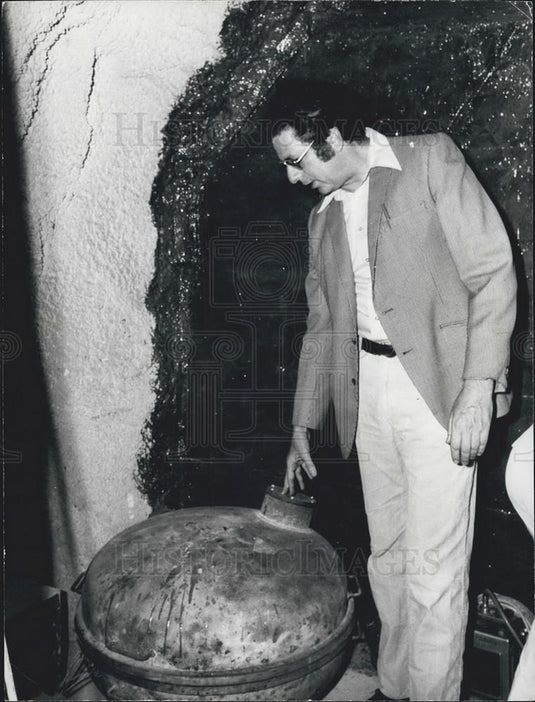 Press Photo Professor Ari Ben-Menahem, Magnetometer, Gulf of Eilat, Irsael - Historic Images