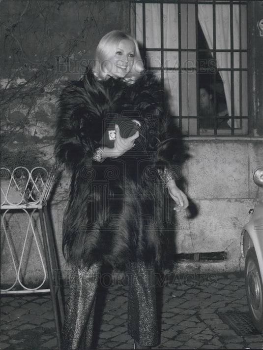 Press Photo Actress Virna Lisi - Historic Images