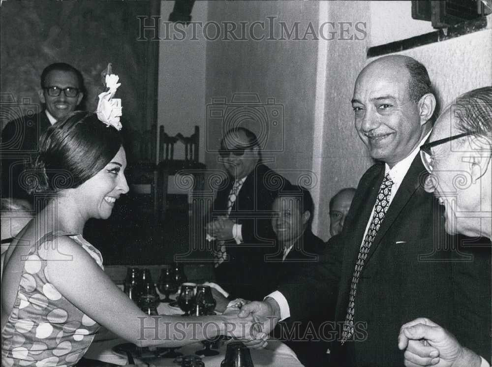 Press Photo Egyptian Foreign Minister Mahmoud Riad Wife Madrid Spain - Historic Images