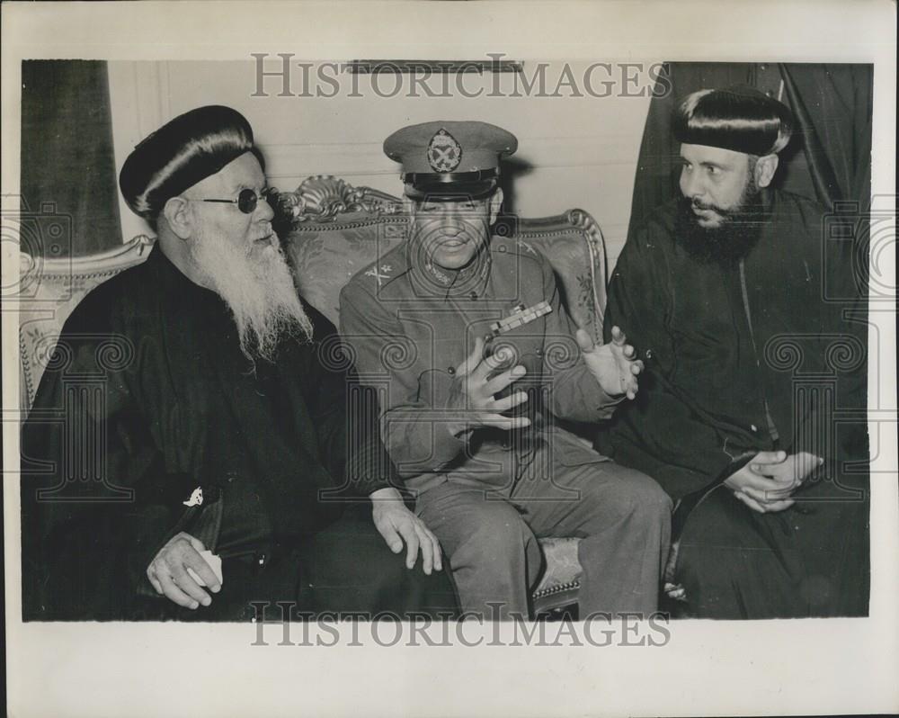 1953 Press Photo Egypt Prime Minister General Neguis Cairo Visit Coptic Catholic - Historic Images