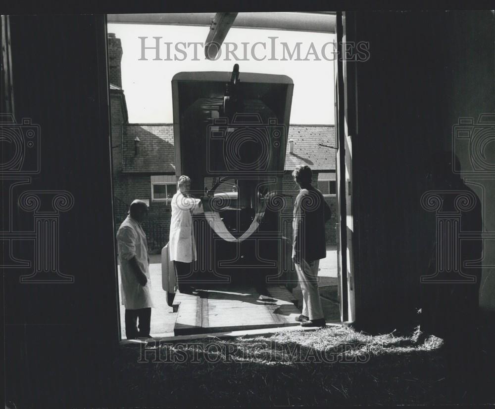 Press Photo The Horse ambulance at The Clinical Dept - Historic Images