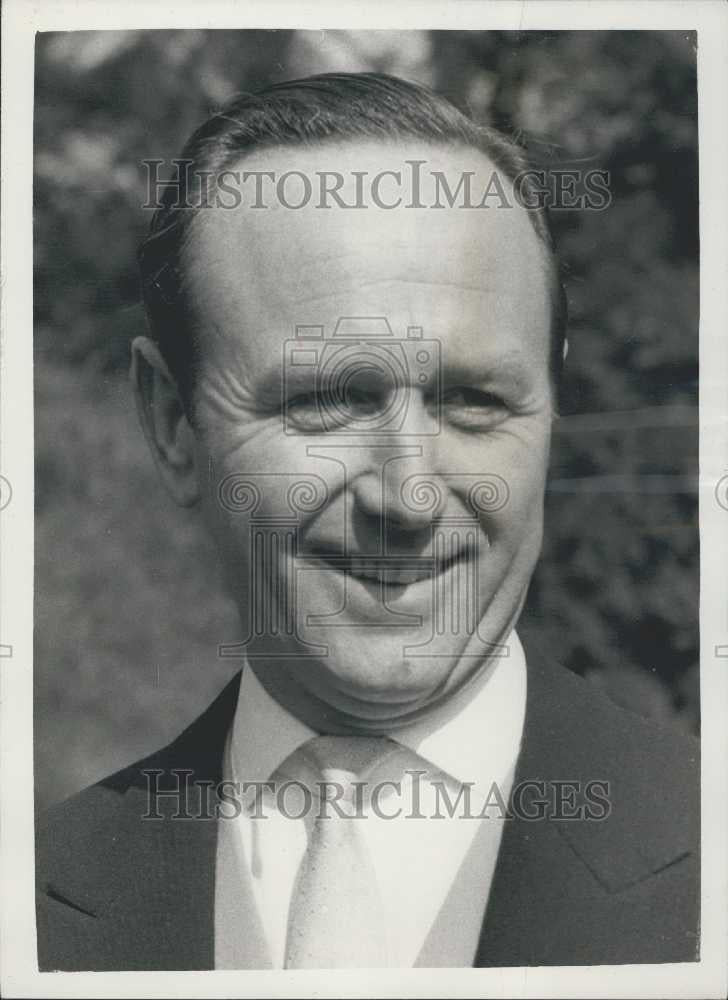 1958 Press Photo Commander Michael Parker Attends Wedding  his Former Secretary - Historic Images