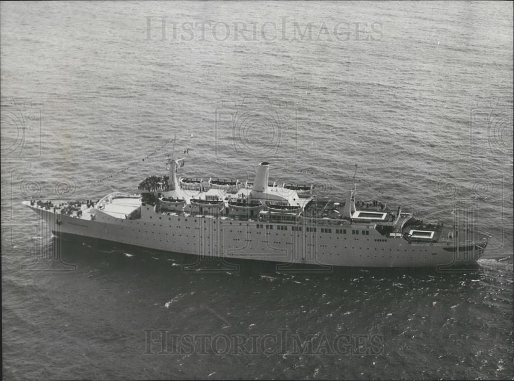 1966 Press Photo New French Luxury Liner Renaissance Arrives Marseilles Cruise - Historic Images