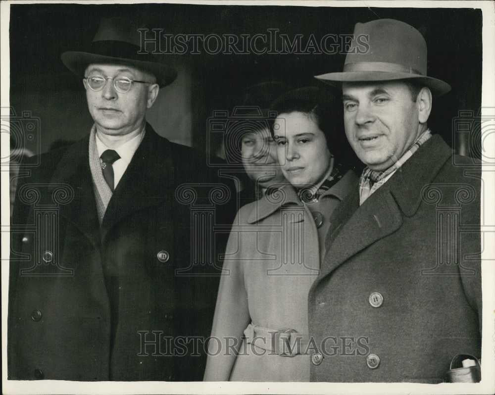 1956 Press Photo Advance Party of Soviet Minister Arrives - Historic Images