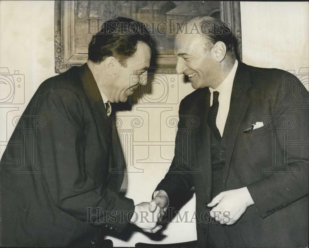 1965 Press Photo Contracts Signed Shipbuilding Program In Czechoslovakia - Historic Images