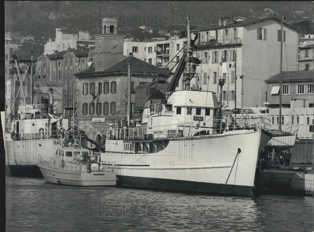 1969 Press Photo 5 Tons of Cigarettes seized on Board Germn yacht - Historic Images