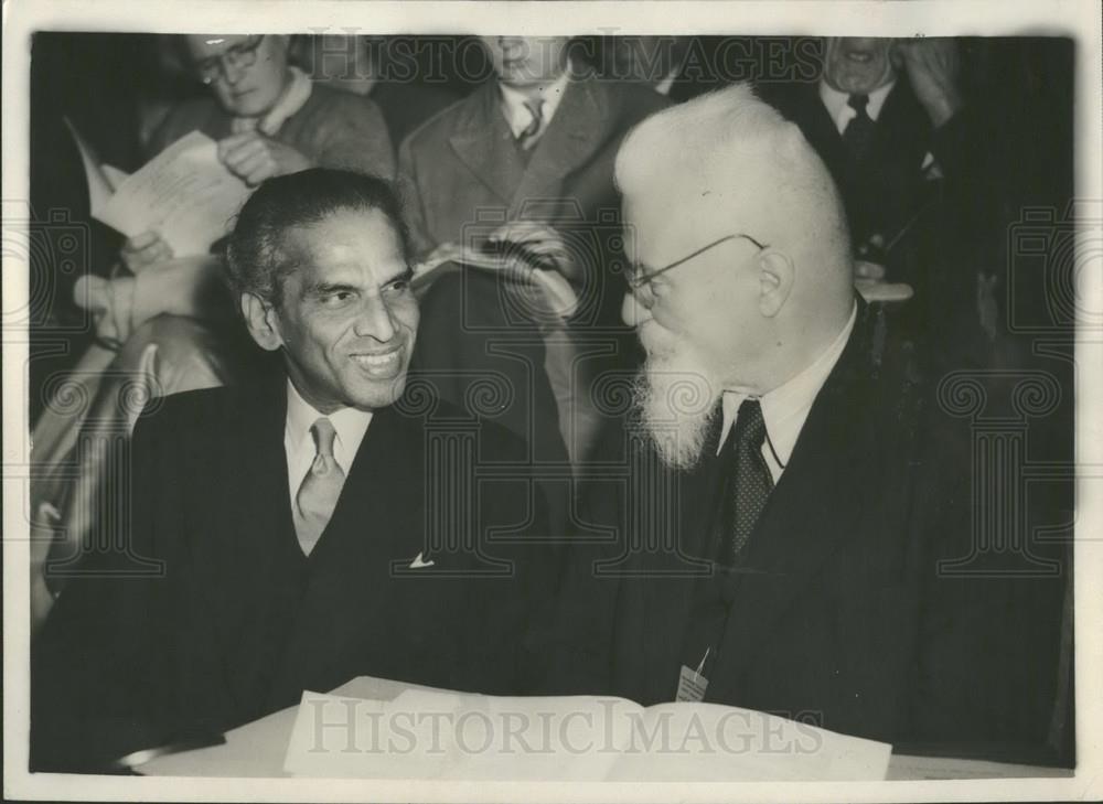 1952 Press Photo Parliamentary Conference, Krishna Menon, Dr Heinrich Leuchtorns - Historic Images