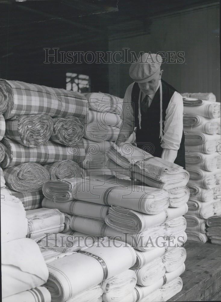 Press Photo Linen for the world - Historic Images