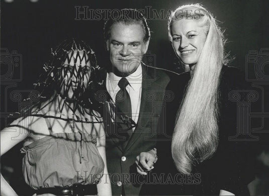 1981 Press Photo George Michael Long Hair Show Stylist Glattbrugg Switzerland - Historic Images