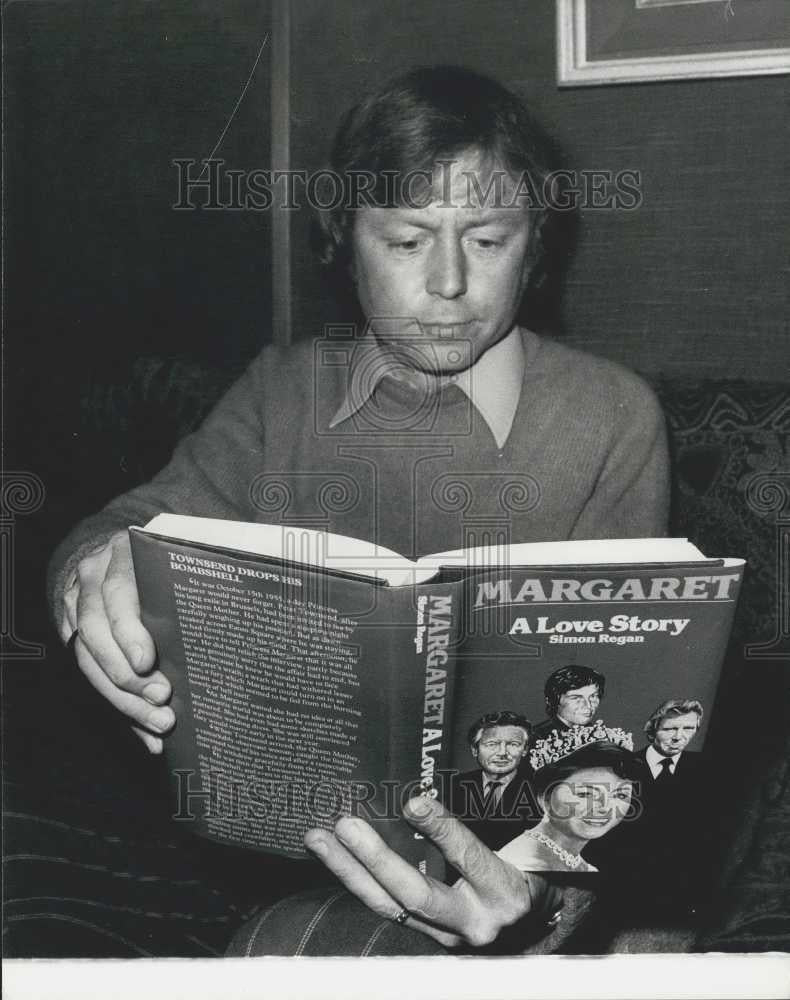 1977 Press Photo Simon Regan Author of Book About Princess Margaret - Historic Images