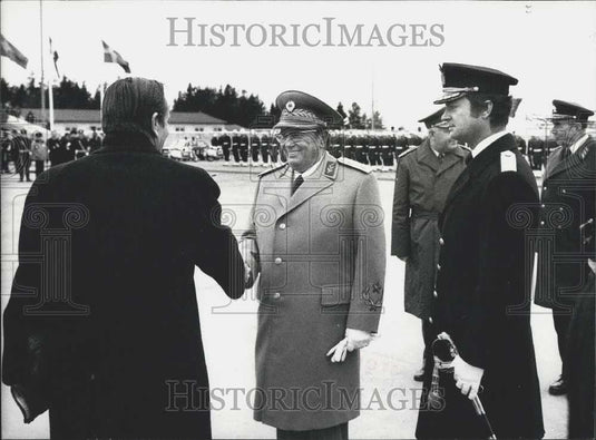 1976 Press Photo President Josip Tito From Yugoslavia Arrives In Stockholm - Historic Images