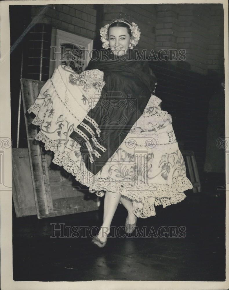 1951 Press Photo Victoria Palane Artists in the royal Variety performance - Historic Images
