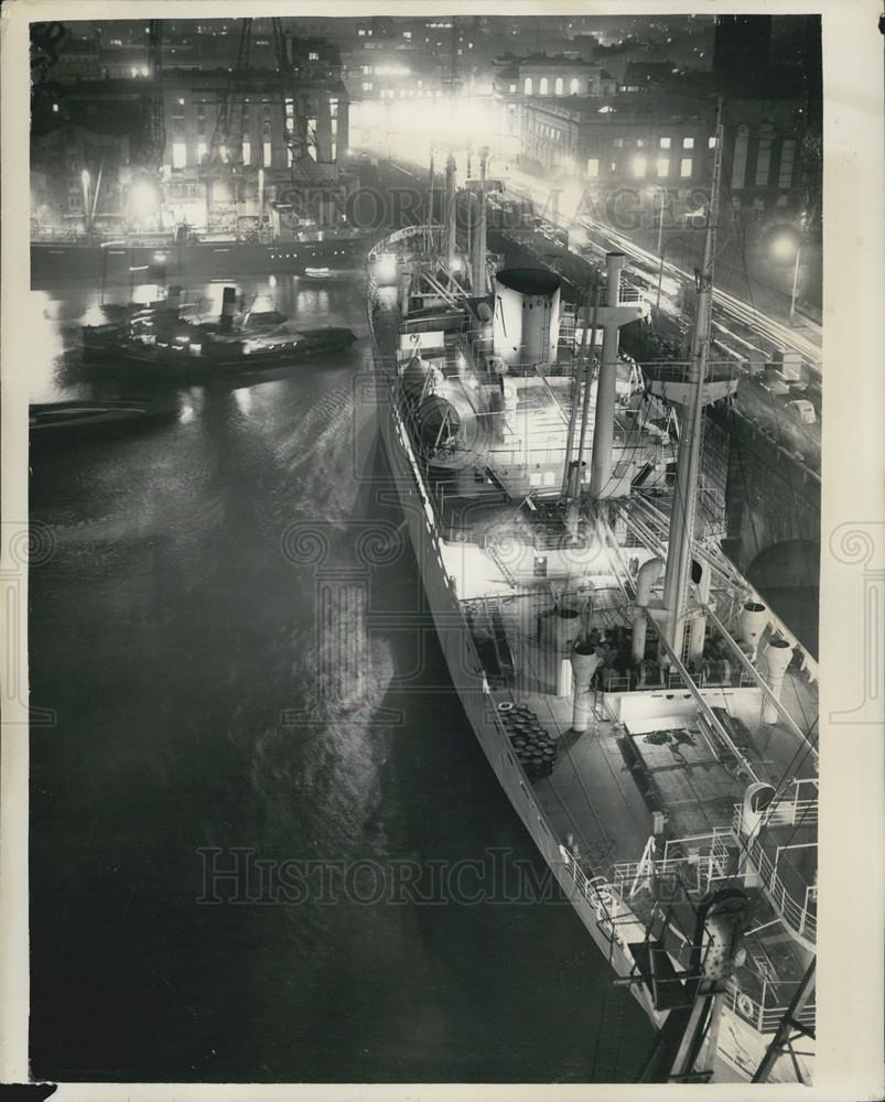 1954 Press Photo Spanish Cargo Vessel Monte Uriquiola, London Bridge Collision - Historic Images