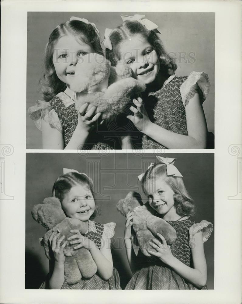 1955 Press Photo British Industries Fair, London Twins With Stuffed Toys 2Pics - Historic Images