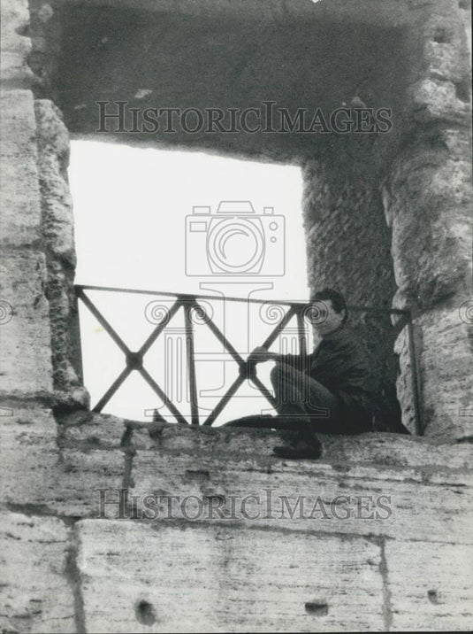 1966 Press Photo Flamingo Granelli,unemployed & living in a bridge - Historic Images