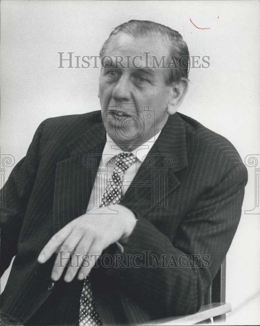 1977 Press Photo Post Office Chairman Sir William Ryland - Historic Images