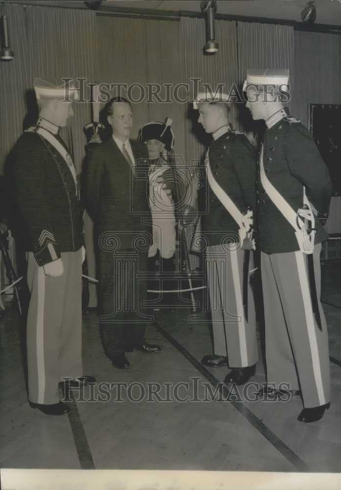 1959 Press Photo Prince Georges Denmark Danish Royal Guard Exhibition Paris - Historic Images