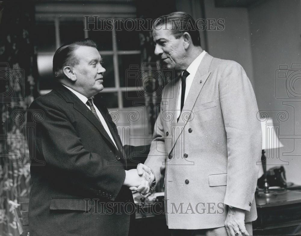 1965 Press Photo Dr. A.L. Sussekind of Brazil &amp; Mr Ray Gunter - Historic Images