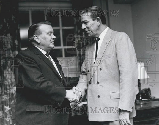 1965 Press Photo Dr. A.L. Sussekind of Brazil & Mr Ray Gunter - Historic Images