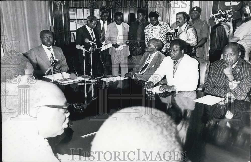 Press Photo Daniel Arap Moi Acting President Kenya Cabinet Meeting Njonjo Kibaki - Historic Images