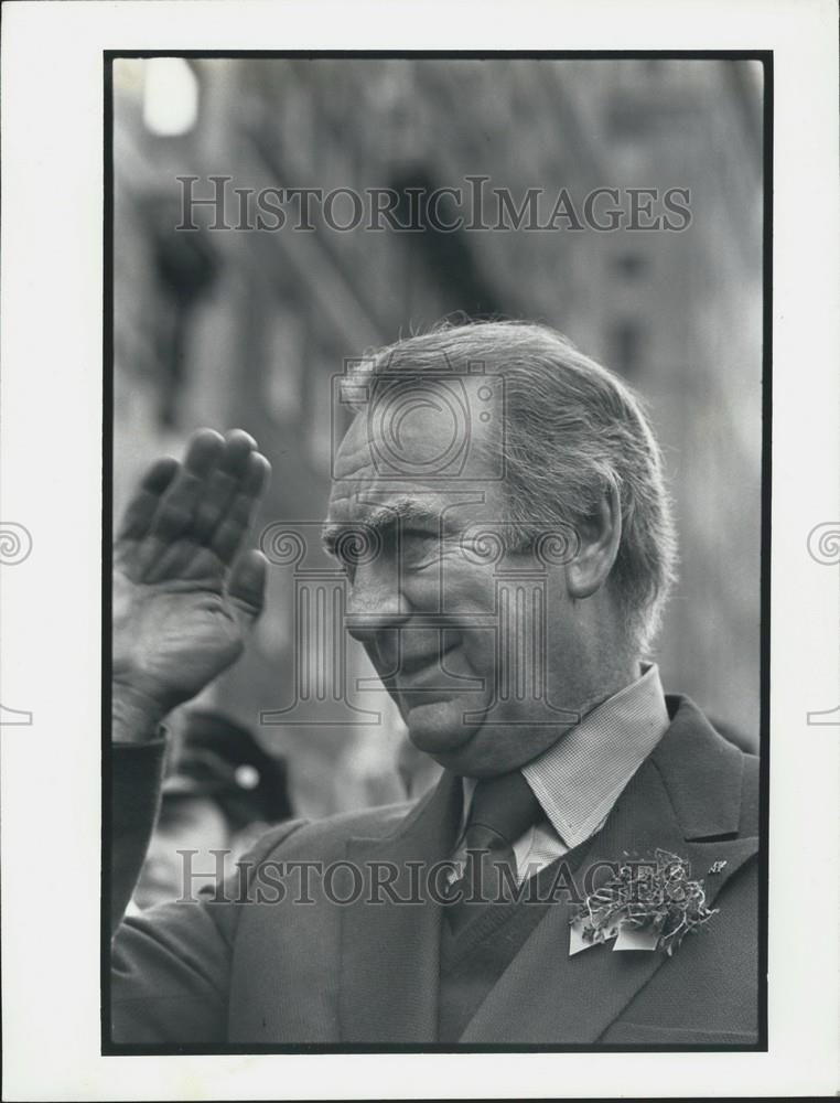 Press Photo New York Gov. M. Carey Waves to Crowd At The St. Patrick Day Parade - Historic Images