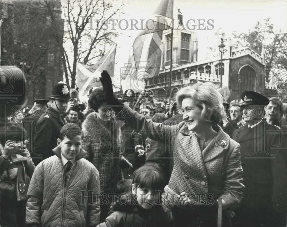 1967 Press Photo Mrs. Ewing Takes Her Seat At The House Of Commons - Historic Images