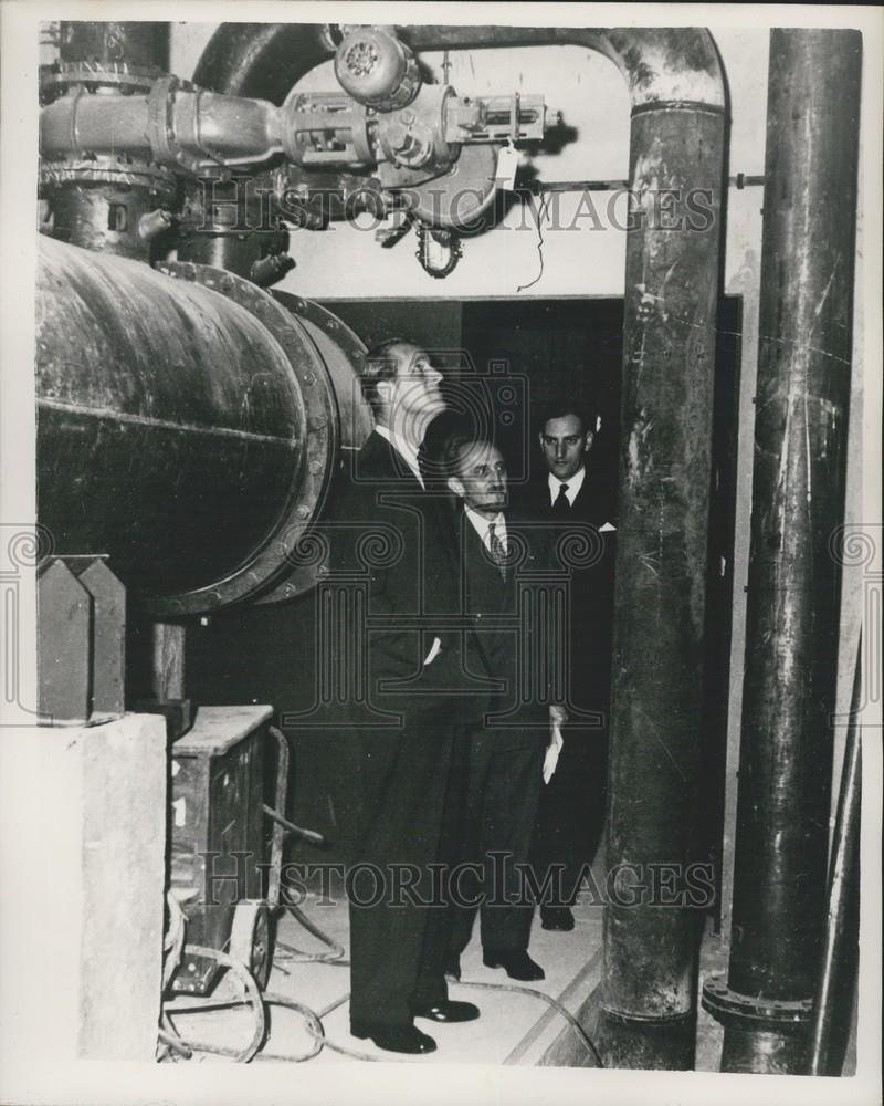 1957 Press Photo Prince Philip Visits France&#39;s Atomic Research Centre - Historic Images