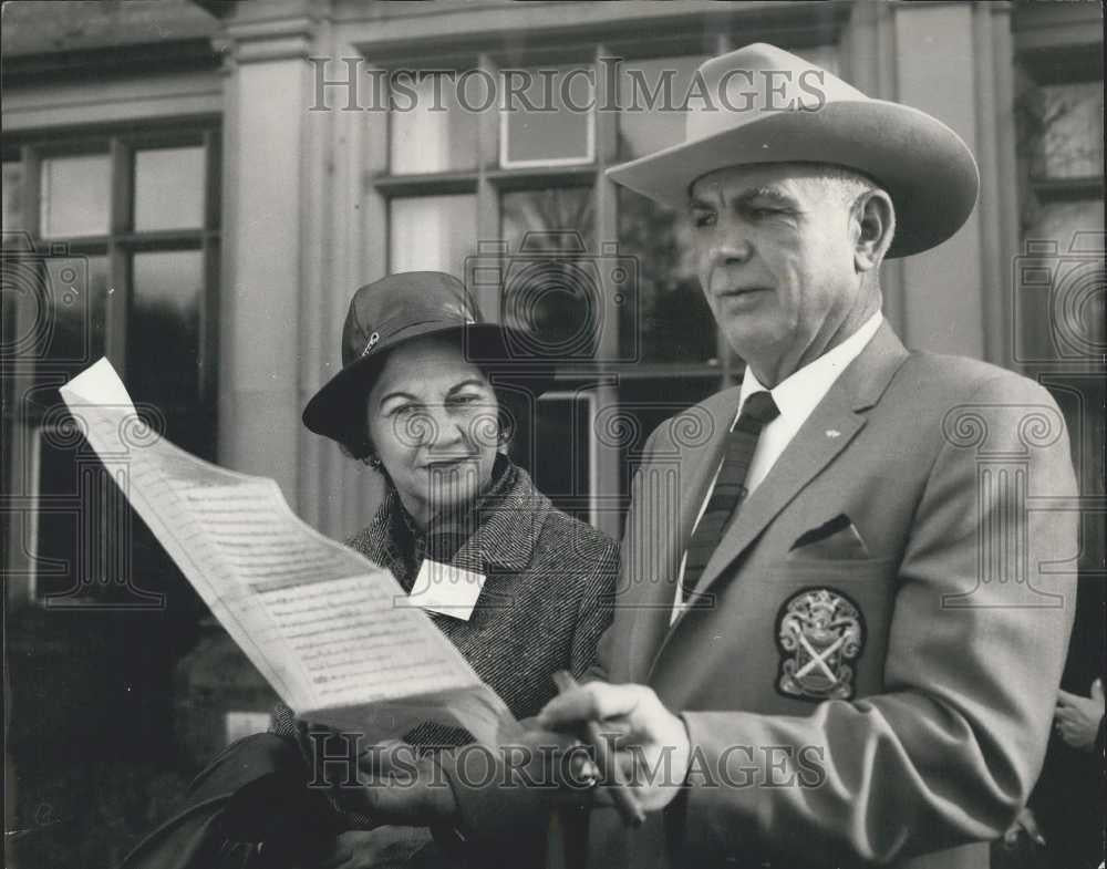 1969 Press Photo American Stake Out Bits of Britain As Reward from Oil Company - Historic Images