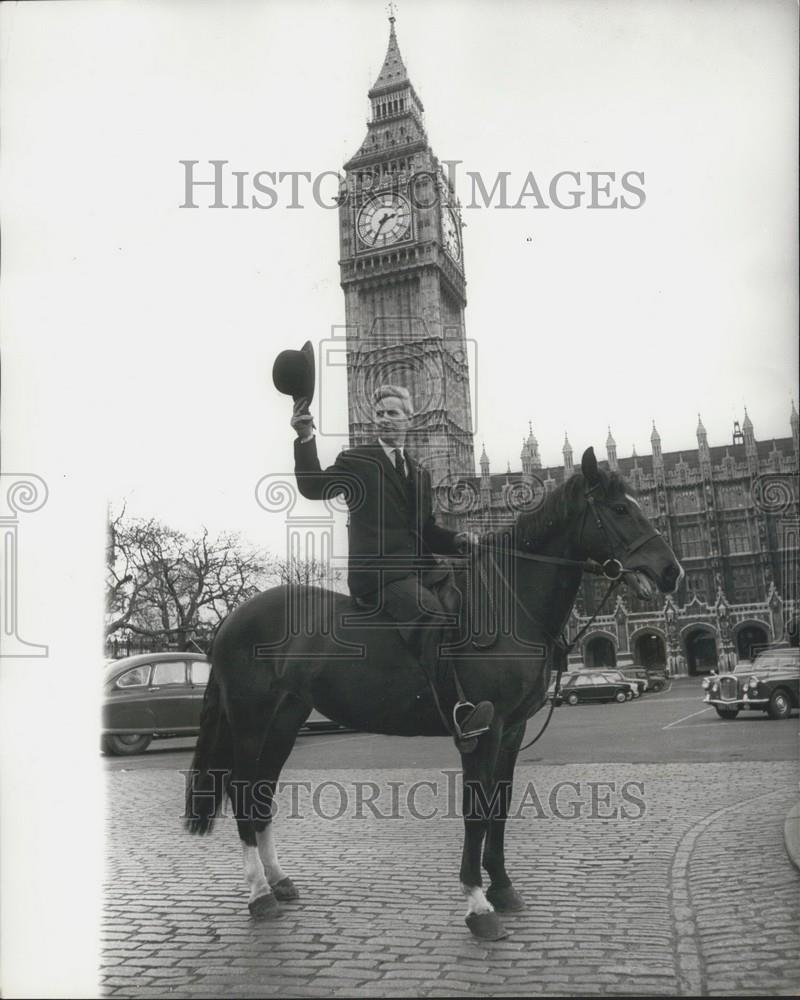 1968 Press Photo John Wells Conservative M.P. Maidsone House Commons Horseback - Historic Images