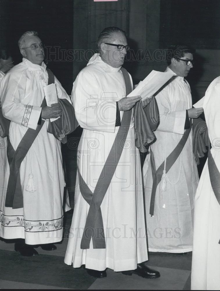 Press Photo Father William Jordan In Service St. Paul's Basilica - Historic Images