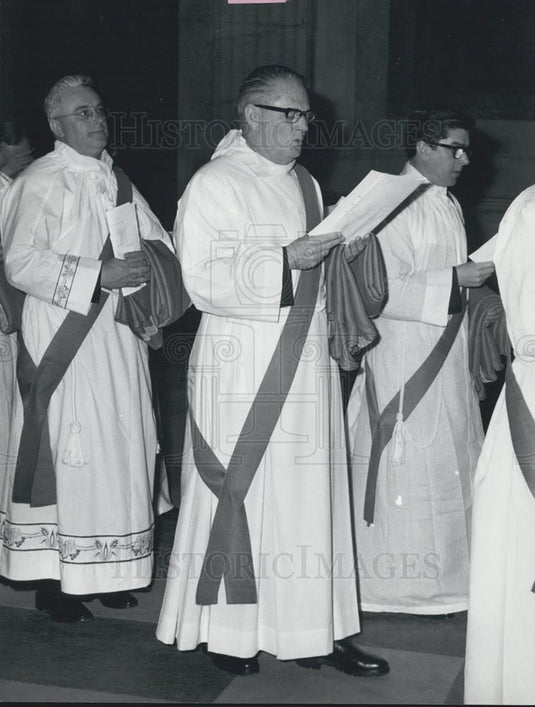 Press Photo Father William Jordan In Service St. Paul's Basilica - Historic Images