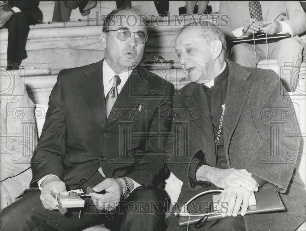 Press Photo Former Mexican President Luis Echeveria Talks With Dom Helda Camara - Historic Images