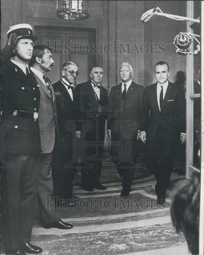 1972 Press Photo French Prime Minister, on right, leaving the Hotel Matignon - Historic Images