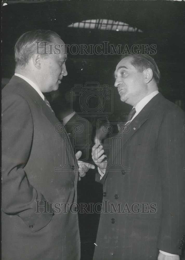 1954 Press Photo French Premier Mendes Chatting With Belgian Ambassador - Historic Images