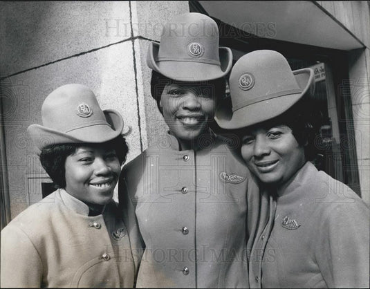 1970 Press Photo 1st United Kingdom Black Stewardesses Get Their Wings - Historic Images