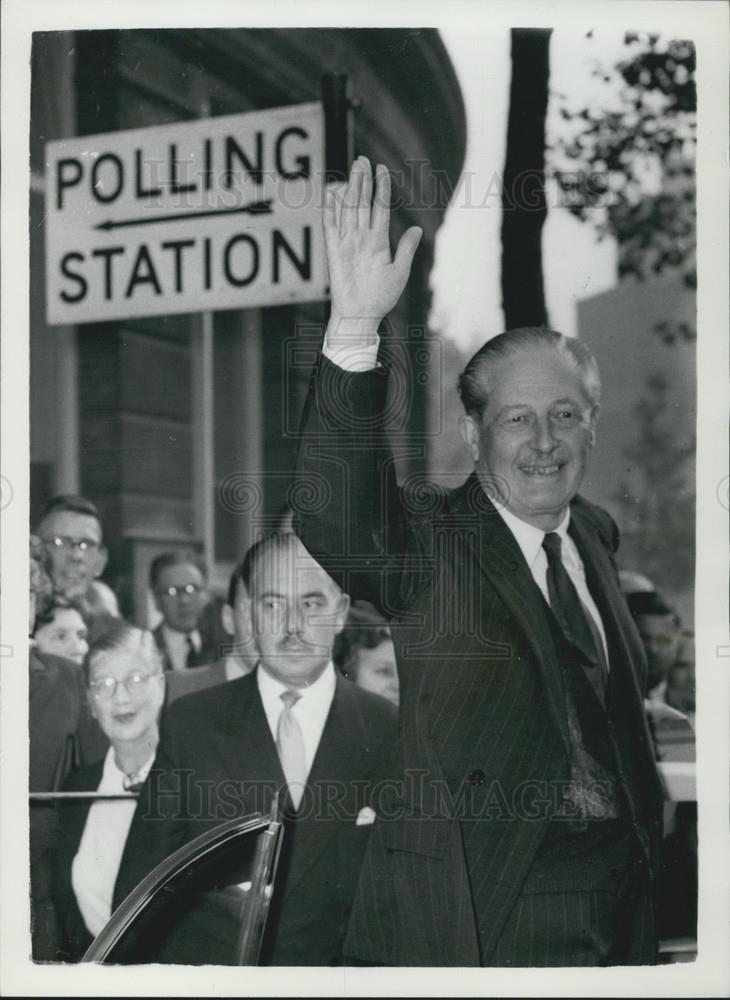 1959 Press Photo Harold Macmillan General Election Vote Westminster City Hall - Historic Images