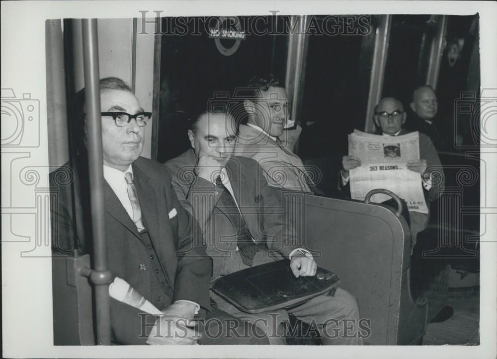 1962 Press Photo Sidney Greene Transportation Commission Train Baker Street - Historic Images