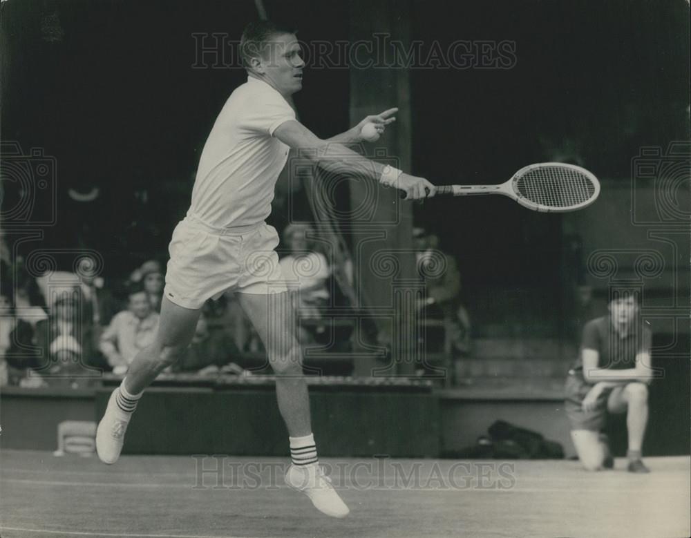 Press Photo R.D. Ralston Tennis Player Wimbledon Match A. Metreveli - Historic Images
