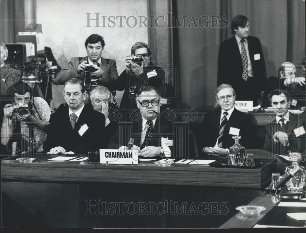 1976 Press Photo Ivor Richard, Conference on Rhodesia, Geneva - Historic Images