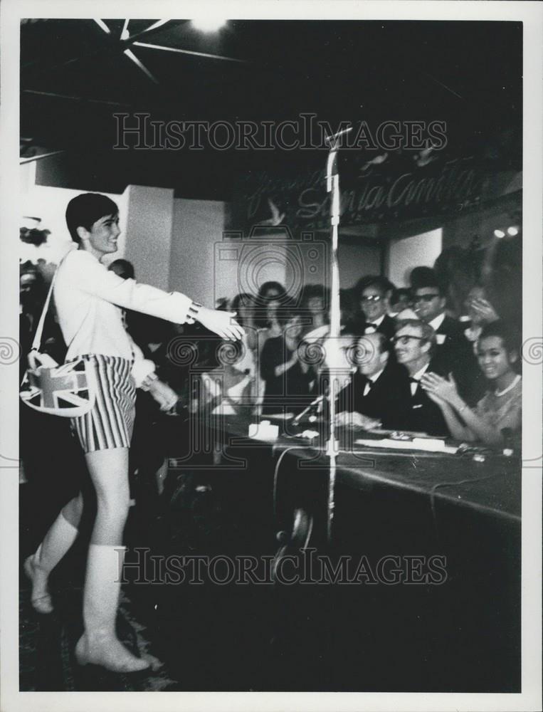 Birinchi marta uchlik porno video Kokrak va klitorisni qanday silash kerak