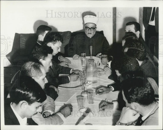 1967 Press Photo Sheikh Sa'kkh holds Press Conference - Historic Images