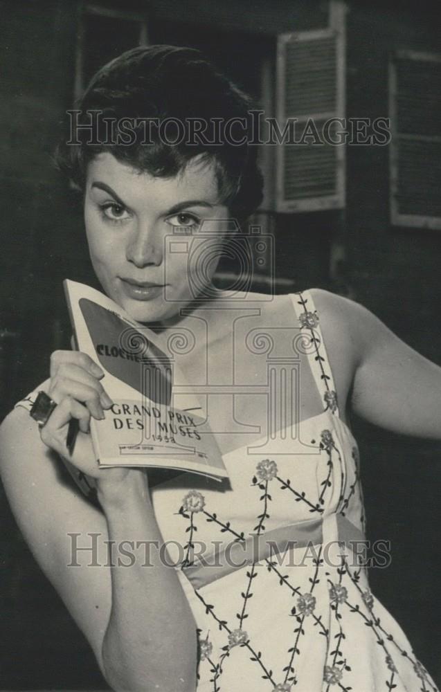 1958 Press Photo Linda Vandal Poetess Actress Linguist Grand Prix Des Muses - Historic Images