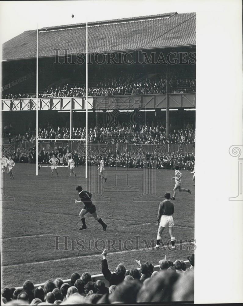 1970 Press Photo A.I. Douglas, Football, Oxford, Cambridge University - Historic Images