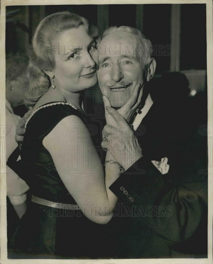 1957 Press Photo Seventy Nine Year Old Freddy Roberts and Velia Dawe - KSB10305 - Historic Images