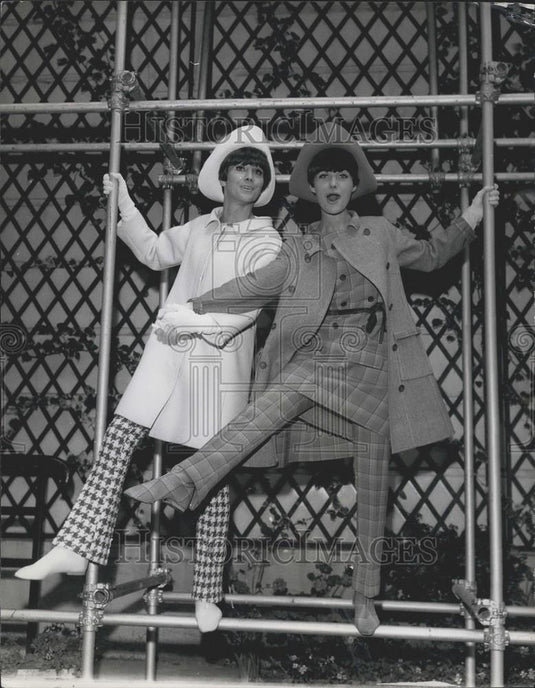 1965 Press Photo Two striking trouser-suits  by Jacques Esterel. - Historic Images