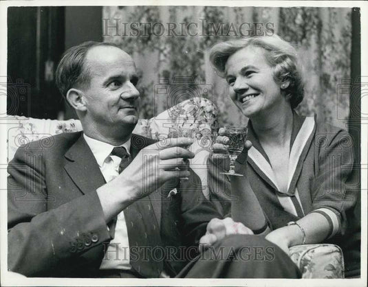 1959 Press Photo Test Pilot Johnny Squier Who "Came Back From The Dead" - Historic Images