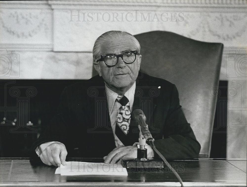 1975 Press Photo Mayor Abraham Beame, New York - Historic Images